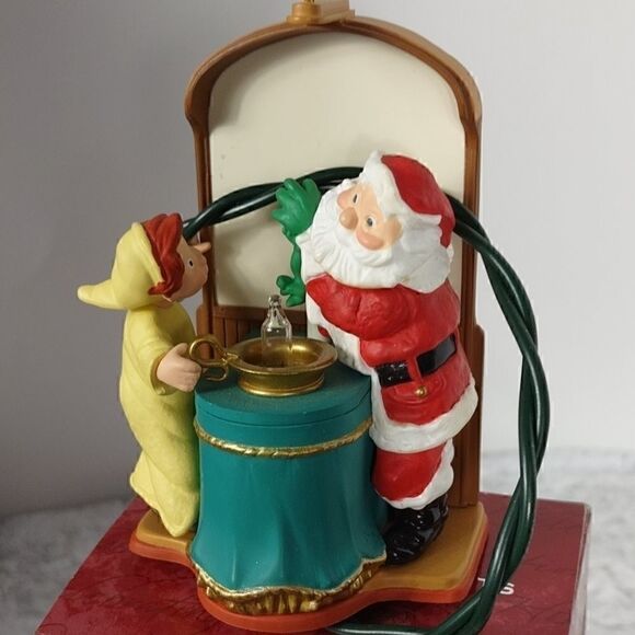 Vintage 1998 Hallmark Santa's Show & Tell Ornament - Picture 2 of 7